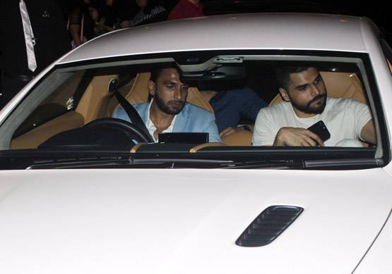 रणवीर-दीपिका की डिनर डेट पर पहुंचे युवराज. देखें क्या किया दीपिका ने