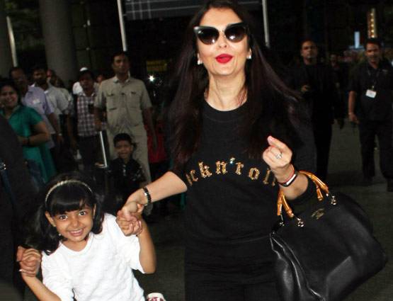 कैमरों के सामने उछलती-कूदती दिखी अराध्या, देखें ये क्यूट  PHOTOS