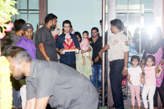 Ganpati Visarjan 2017: सलमान के घर के गार्डन में हुअा गणपति विसर्जन, photos