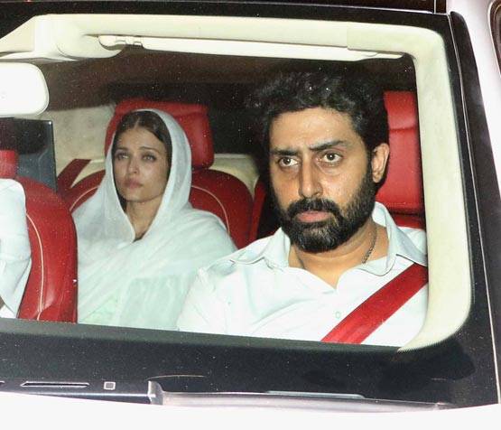 PHOTOS: ऐश्वर्या अभि‍षेक संग पिता की अस्थियां विसर्जित करने संगम पहुंची