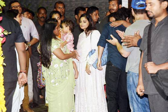 Ganpati Visarjan 2017: सलमान के घर के गार्डन में हुअा गणपति विसर्जन, photos