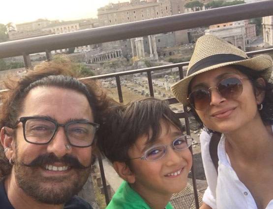 अक्षय ने आरव के साथ की कुकिंग, तो शाहिद ने मीशा के साथ खेली फुटबॉल