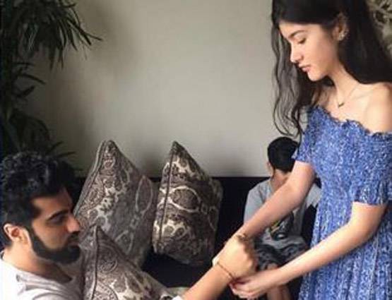 PHOTOS: ऐसे मनाया CELEBS ने रक्षाबंधन का त्योहार