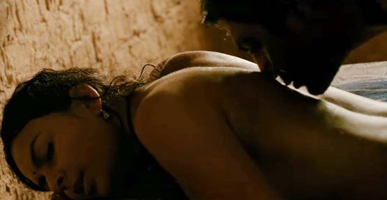 18 साल बड़े एक्टर के साथ दिए BOLD सीन, खुद रीटेक के लिए बोली एक्ट्रेस