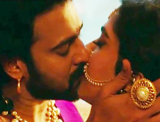 8 कट के साथ पास हुए बाबूमोशाय नवाज, नजर आएगा हॉट अवतार, देखें  PHOTOs