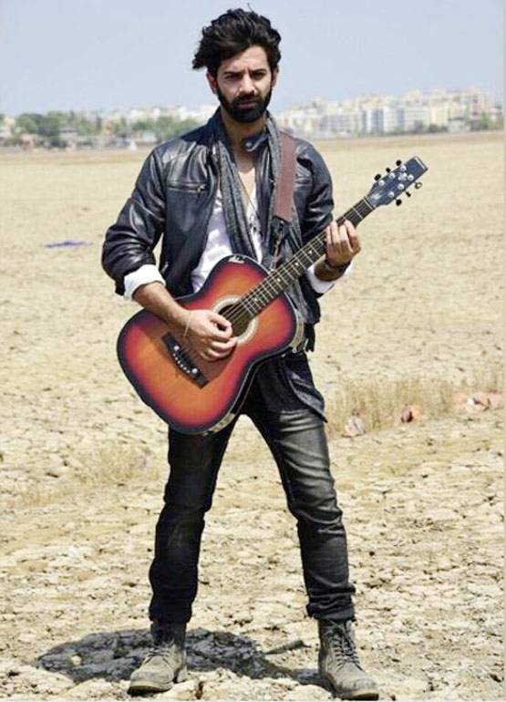 भाई की शादी में इस एक्टर के पीछे पड़ गए थे फैन्स, फिल्मों में हुआ BOLD