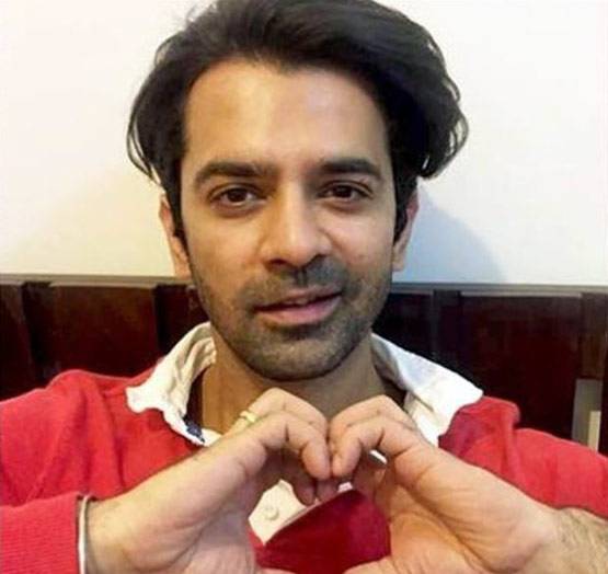 भाई की शादी में इस एक्टर के पीछे पड़ गए थे फैन्स, फिल्मों में हुआ BOLD