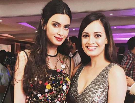 बच्चन परिवार की बहू और बेटियों का दिखा ग्लैमरस अंदाज...