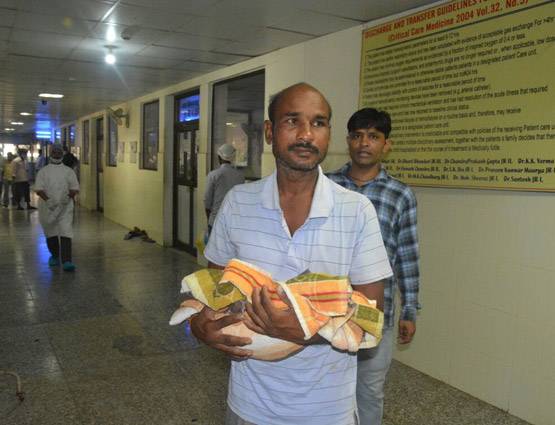 तस्वीरों में देखिए...गोरखपुर मेडिकल कॉलेज की कड़वी हकीकत...