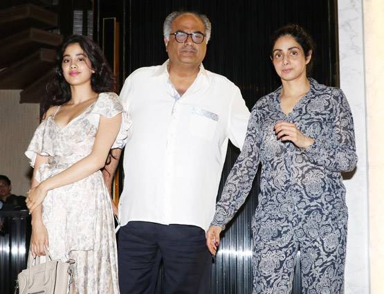 अपनी ही बर्थडे पार्टी में नाइट सूट और बिना मेकअप के दिखीं श्रीदेवी, देखें PHOTOS