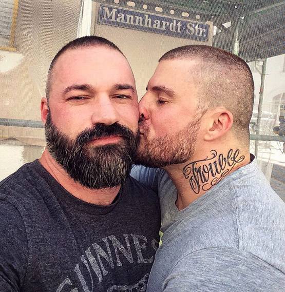 रोमांटिक अंदाज में किया प्रपोज, सोशल मीडिया पर VIRAL इस कपल की लव स्टोरी