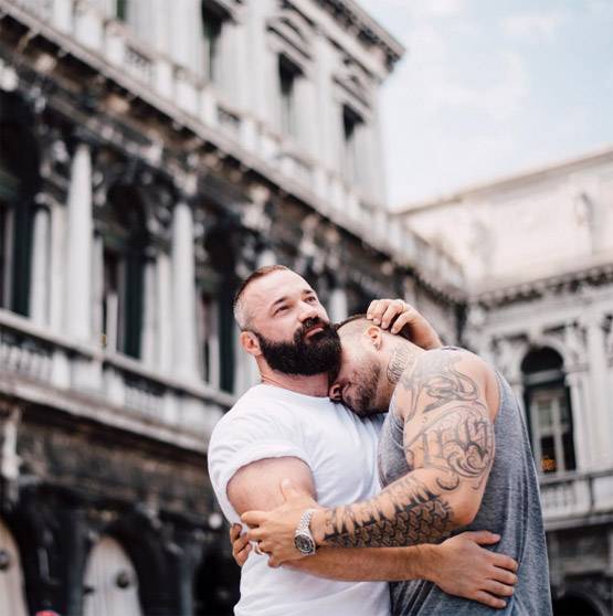 रोमांटिक अंदाज में किया प्रपोज, सोशल मीडिया पर VIRAL इस कपल की लव स्टोरी