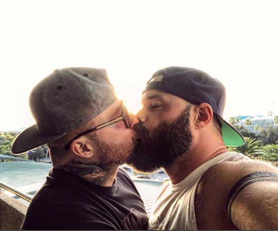 रोमांटिक अंदाज में किया प्रपोज, सोशल मीडिया पर VIRAL इस कपल की लव स्टोरी