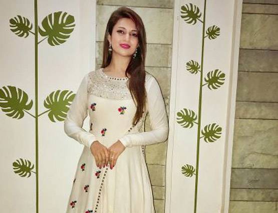 गणेशोत्सव पर बॉलीवुड हसीनाओं के फेस्टिव फैशन पर टिकीं नजरें, PHOTOS