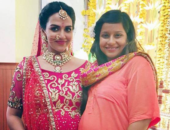 PHOTOS रानी पिंक कलर में ईशा देओल ने क्या खूब जमाया गोद भराई का रंग