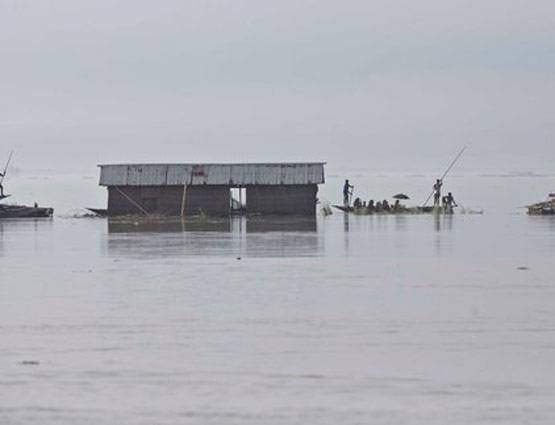 देश में जारी कुदरत का कहर, कहीं बाढ़ तो कहीं भूस्खलन