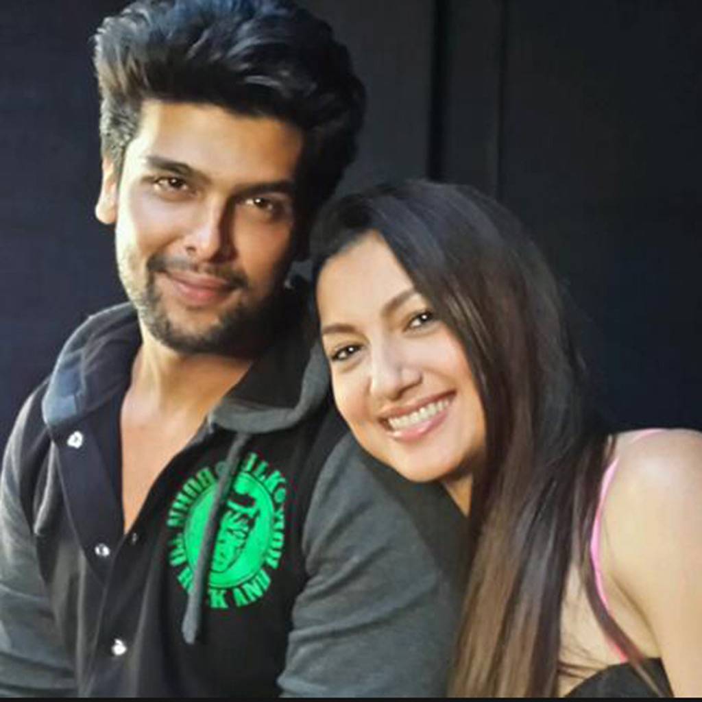 रैंप पर चलते हुए फट गई थी गौहर की ड्रेस, लव जेहाद का भी लगा है आरोप