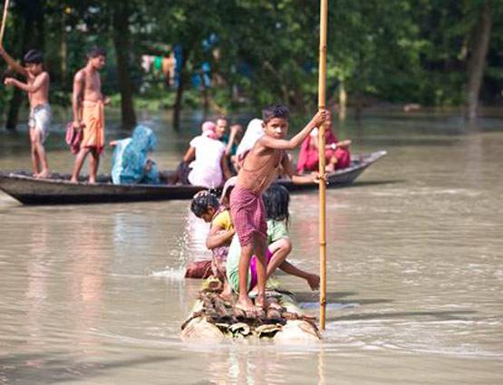 देश में जारी कुदरत का कहर, कहीं बाढ़ तो कहीं भूस्खलन