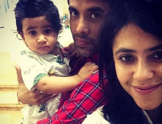 अक्षय ने आरव के साथ की कुकिंग, तो शाहिद ने मीशा के साथ खेली फुटबॉल