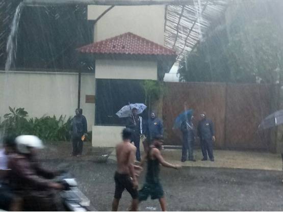 ये है 75 साल के अमिताभ की सक्सेस का राज, बाढ़ जैसे हालात में भी कर रहे काम