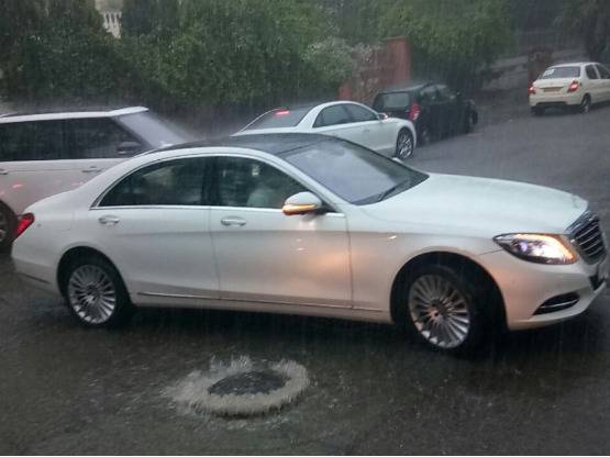 अमिताभ का घर 'जल'सा, शाहरुख का दफ्तर भी पानी-पानी