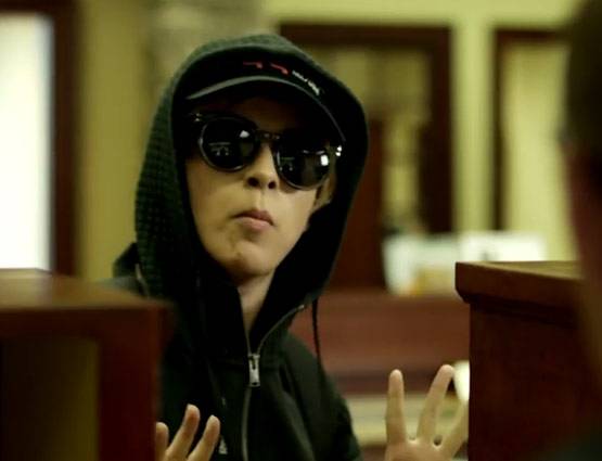 कंगना को लगी जुए और चोरी की लत, बताया लड़का पटाना तो टैलेंट है