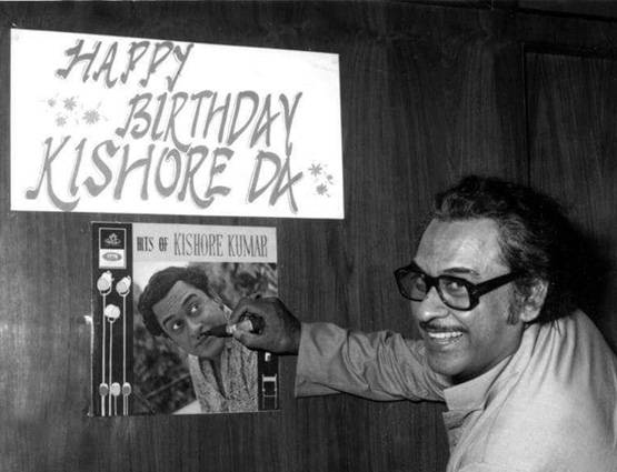 इंदिरा गांधी के आगे नहीं झुके थे किशोर कुमार, AIR पर बैन हो गए थे गाने