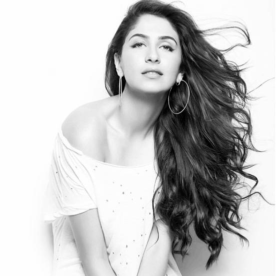 15 साल बड़े इमरान हाशमी से इश्क लड़ाएंगी K3G की ये एक्ट्रेस