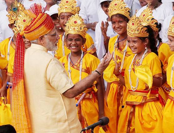 आजादी के जश्न की वो तस्वीरें जो बहुत कुछ बयां करती हैं...