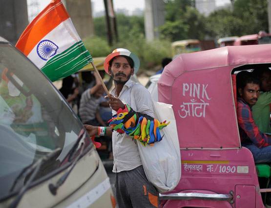 आजादी के जश्न की वो तस्वीरें जो बहुत कुछ बयां करती हैं...