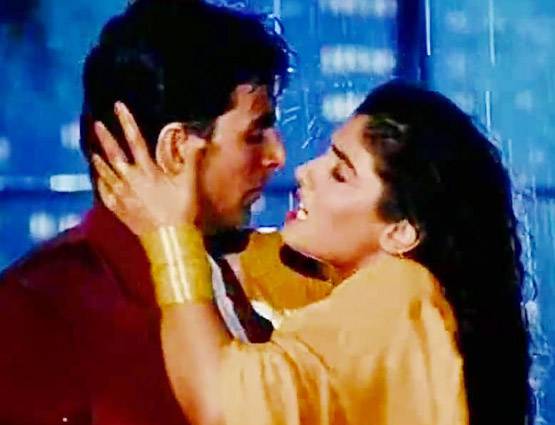 अक्षय-रवीना ने जान हथेली पर लेकर की थी टिप टिप बरसा की शूटिंग