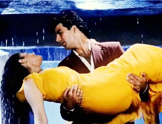 अक्षय-रवीना ने जान हथेली पर लेकर की थी टिप टिप बरसा की शूटिंग