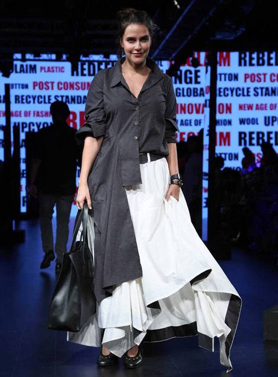 लैक्मे फैशन वीक के रैंप पर ये क्या पहनकर पहुंचे रणवीर, इन एक्ट्रेसि‍स ने भी उड़ाए होश