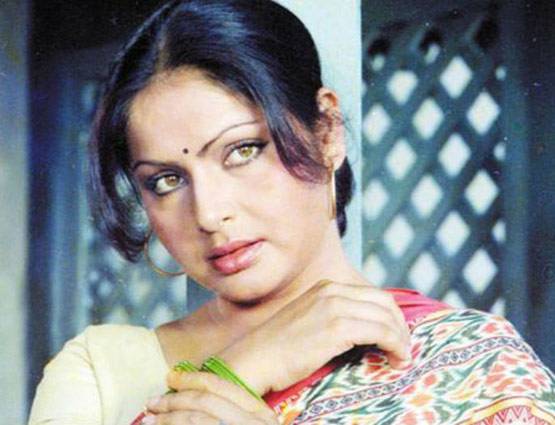 लाइमलाइट से दूर खेती करती है गुलजार की वाइफ राखी, अब दिखने लगी हैं ऐसी