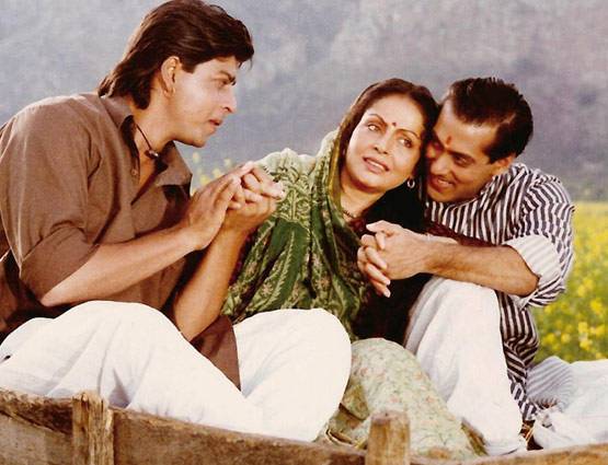 लाइमलाइट से दूर खेती करती है गुलजार की वाइफ राखी, अब दिखने लगी हैं ऐसी