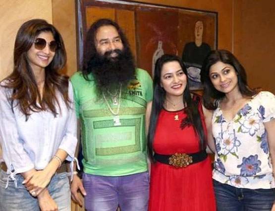 सनी लीयोन, विराट कोहली, ऋतिक समेत ये CELEBS हुए बाबा के साथ Spot