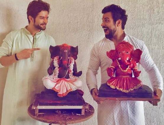 टीवी एक्टर्स ने अपने घर ऐसे किया गणपति का स्वागत, देखें PHOTOS