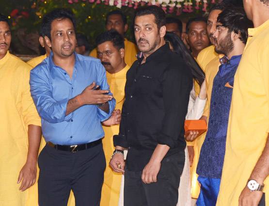 सलमान से लेकर ऐश्वर्या तक इस अंदाज में अंबानी के गणेशोत्सव में पहुंचे सितारे