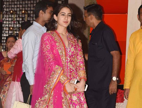 मुकेश अंबानी के घर गणेशोत्सव.. बॉलीवुड सितारों का लगा जमावड़ा