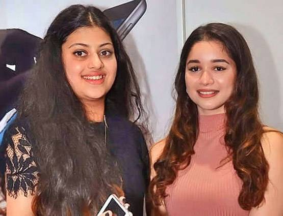 मां अंजली की हमशक्ल लग रही हैं सचिन की बेटी सारा, इवेंट में एक साथ हुए स्पॉट