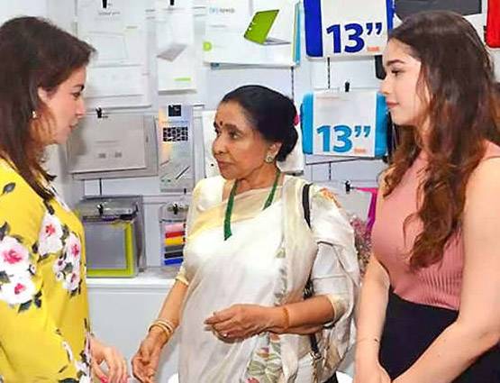 मां अंजली की हमशक्ल लग रही हैं सचिन की बेटी सारा, इवेंट में एक साथ हुए स्पॉट