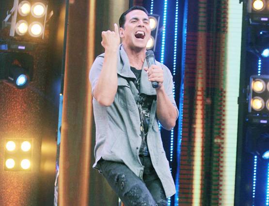 एक ही शो पर पहुंचे शाहरुख और अक्षय कुमार, हुआ ये धमाल