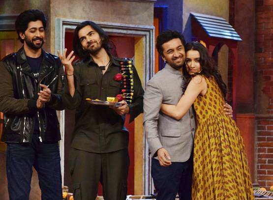 PHOTOS: 'ड्रामा कंपनी' के सेट पर श्रद्धा ने कृष्णा को बांधी राखी