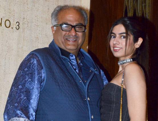 PHOTOS: श्रीदेवी की बर्थडे पार्टी में जाह्न्वी का BOLD फैशन