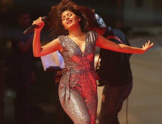 तलाक के बाद बेघर हो गई थी सुनिधि चौहान, इस एक्टर ने दी थी पनाह