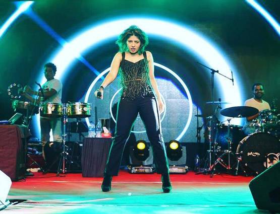 तलाक के बाद बेघर हो गई थी सुनिधि चौहान, इस एक्टर ने दी थी पनाह