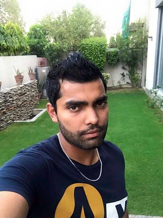 मुजरा देखते हुए पकड़ा गया था ये पाक क्रिकेटर, फिर है विवादों में