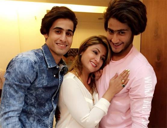 शादी के 2 साल बाद हो गया था तलाक, 17 की उम्र में 2 बच्चों की मां बन गई थीं उर्वशी