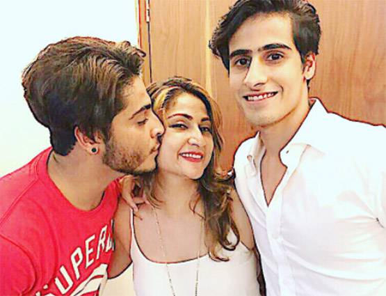 शादी के 2 साल बाद हो गया था तलाक, 17 की उम्र में 2 बच्चों की मां बन गई थीं उर्वशी