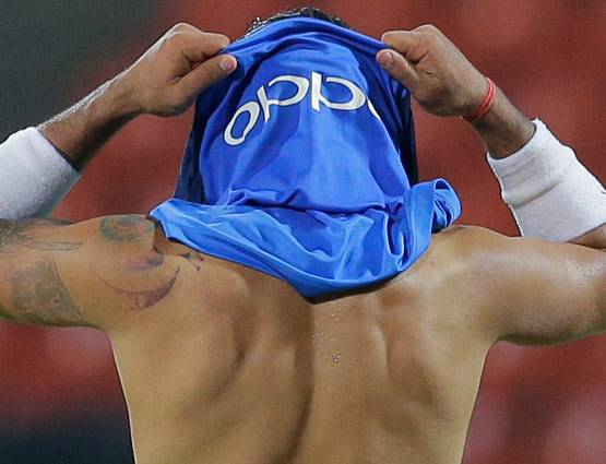 लंका में दिखा कोहली का 'बाहुबली' अंदाज, दिखाए 6 पैक एब्स